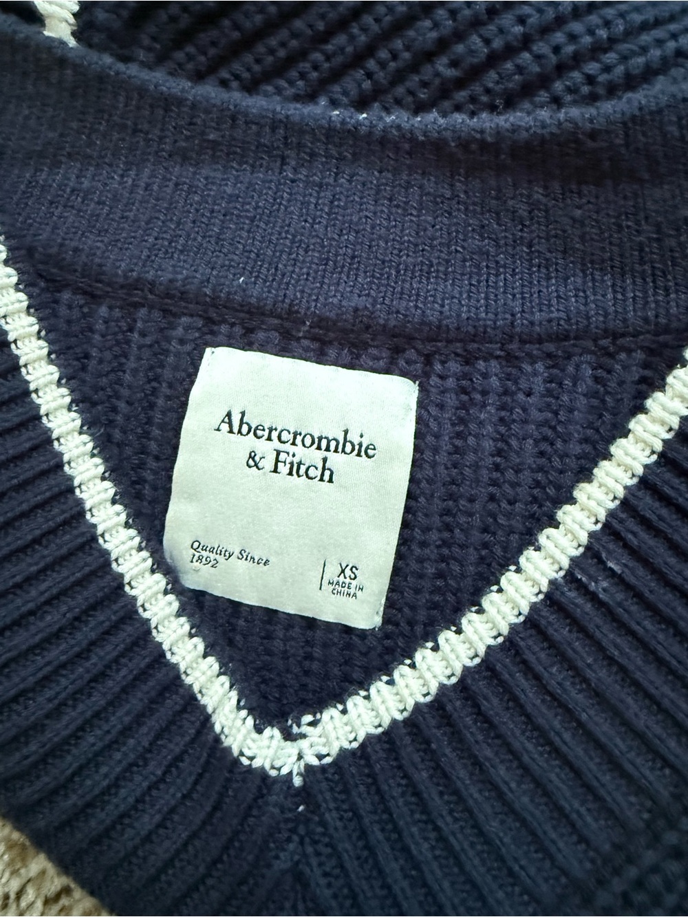 Abercrombie & Fitch Navy Knit Cropped V-Neck Vest with Cream Trim⭐️ Worn once⭐️ - Picture 3 of 3